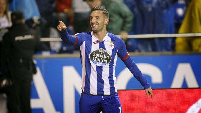 包含拉科鲁尼亚主场负于对手，保级形势岌岌可危的词条