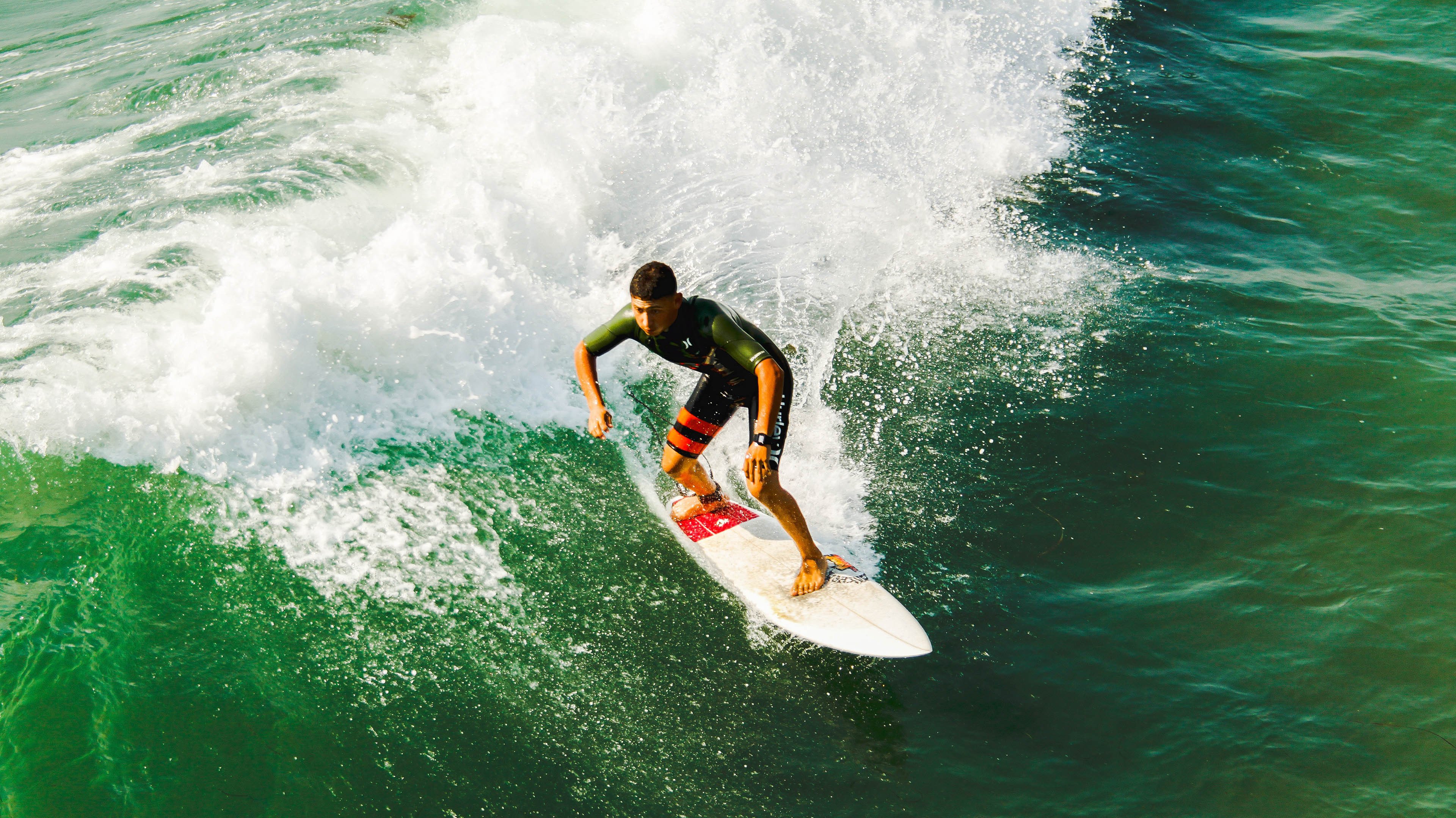 网球赛场焦点！法国队对阵比利时队，压哨绝杀，引爆全场观众欢呼